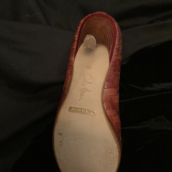 Basket weave leather heels with Nike Air. - Picture 5 of 6